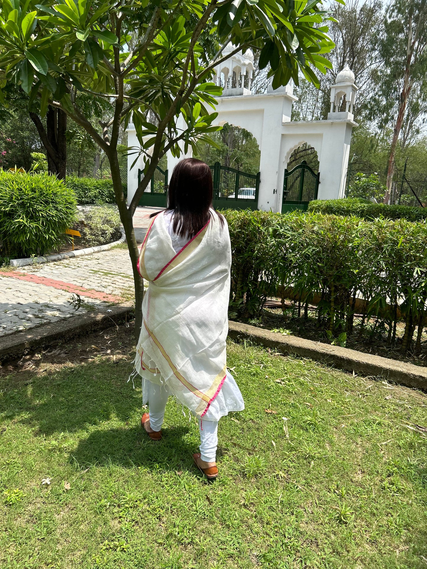 White Hand Woven Linen Dupatta